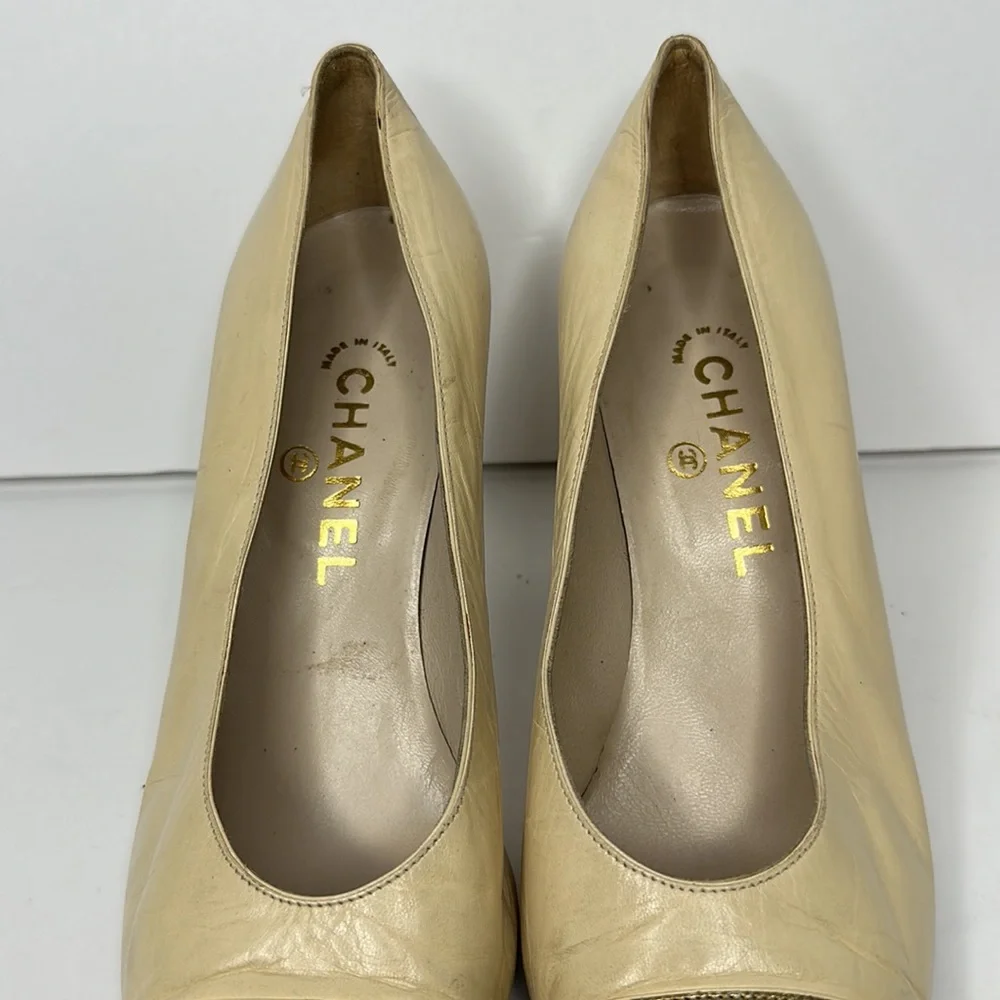 CHANEL Cream Leather Pumps with Gold Cap Toe - Picture 3 of 8